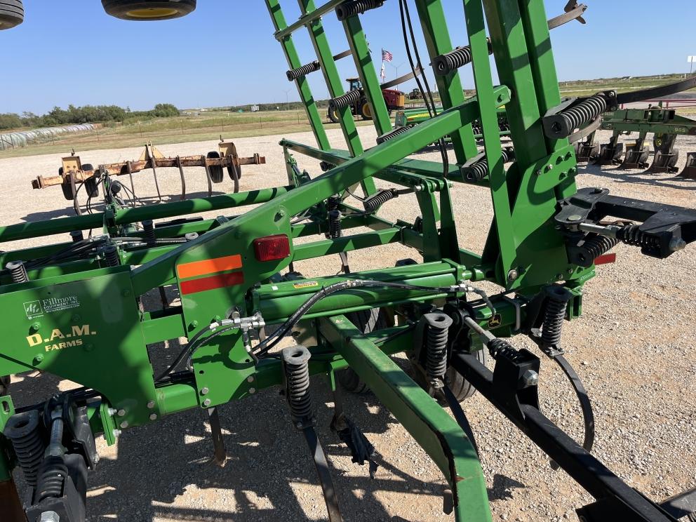 Image for 2013 John Deere 2210