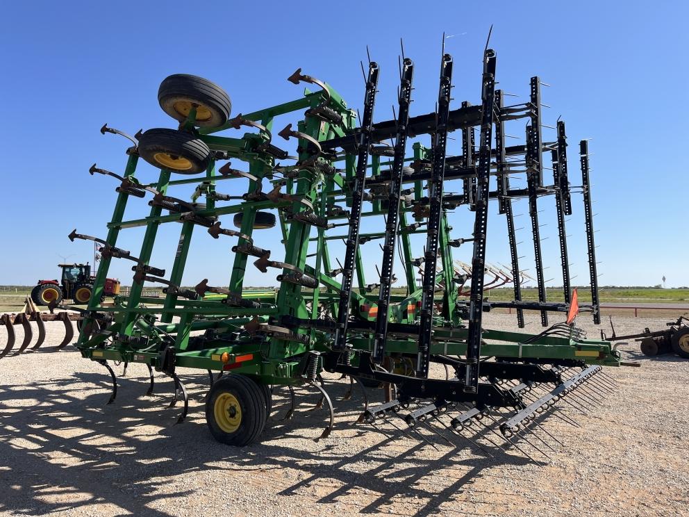 Image for 2013 John Deere 2210