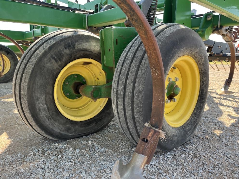 Image for 2013 John Deere 2210
