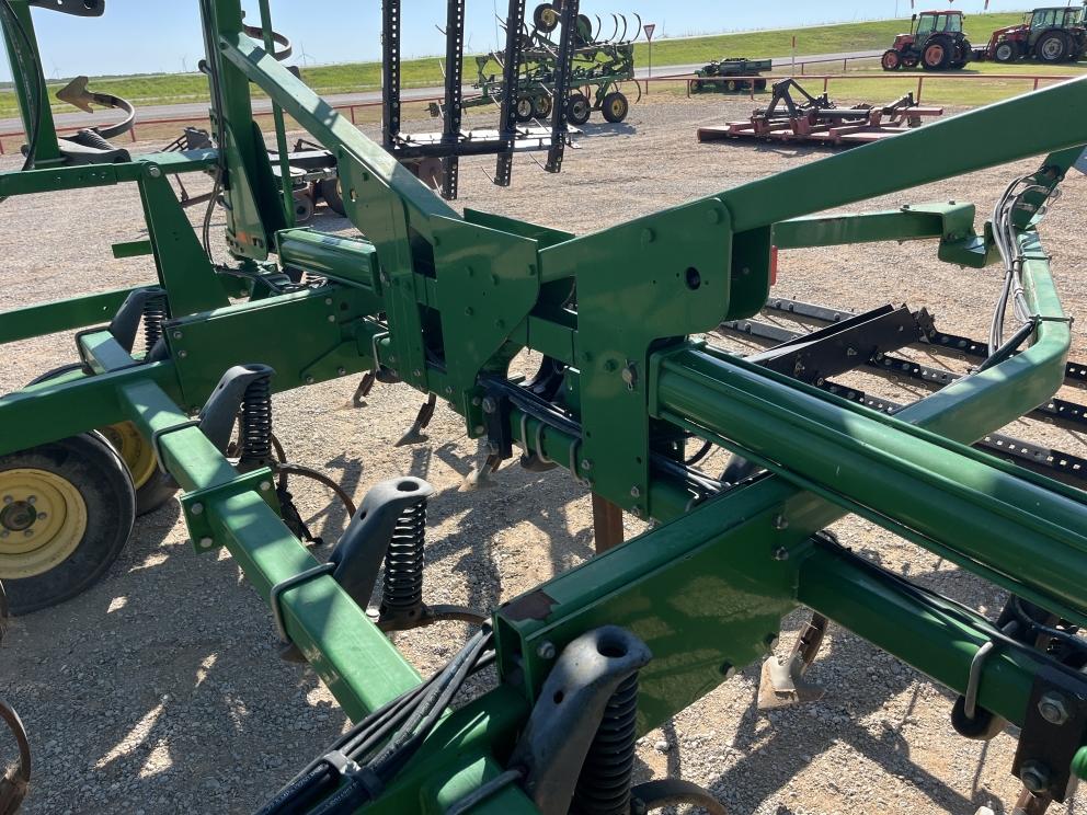 Image for 2013 John Deere 2210