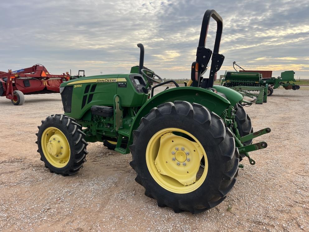 Image for 2015 John Deere 5055E