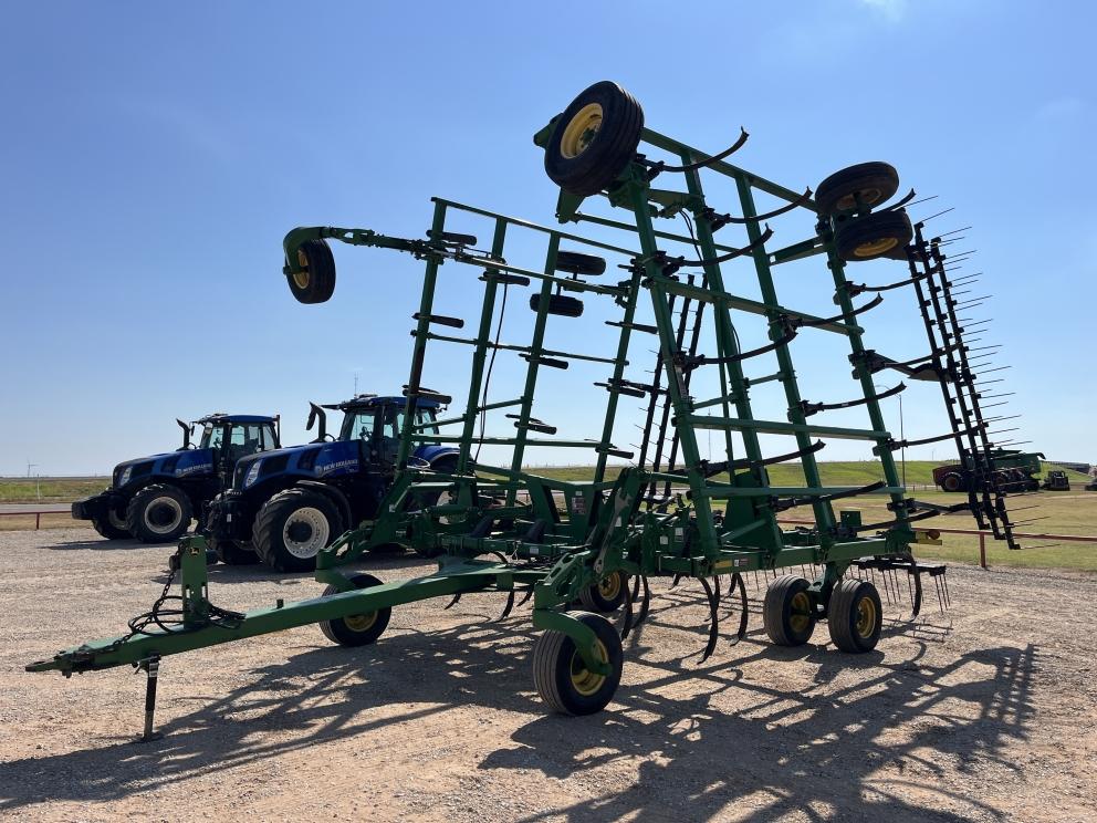 Image for 2011 John Deere 2410