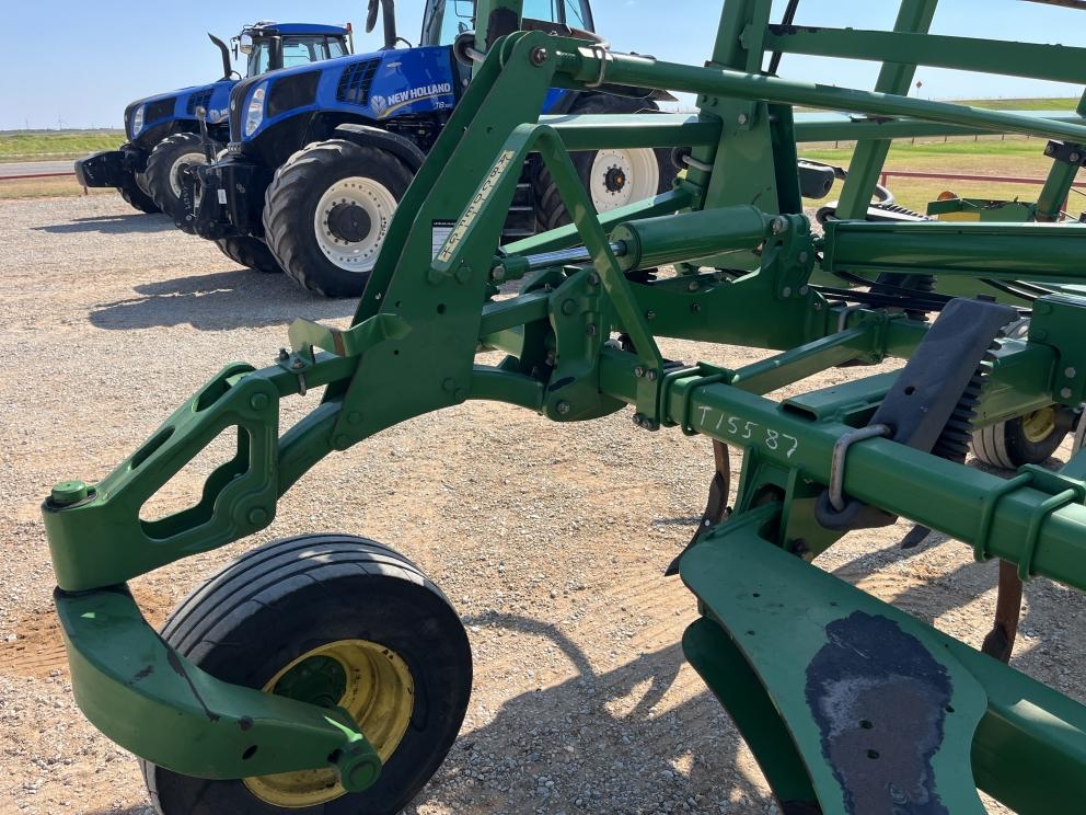 Image for 2011 John Deere 2410