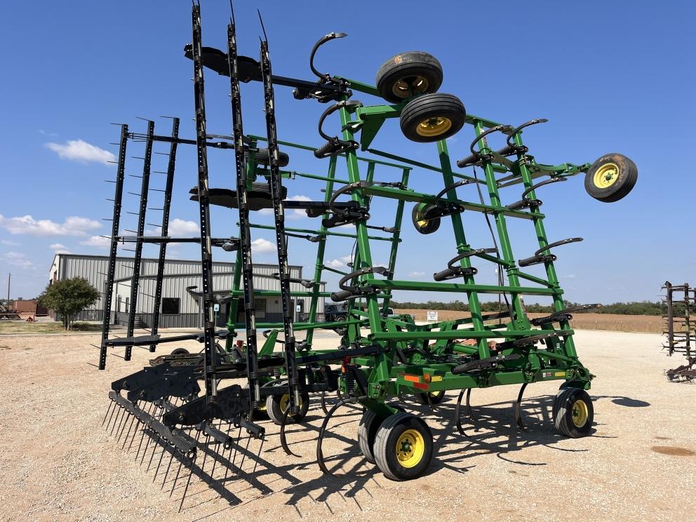 Image for 2011 John Deere 2410