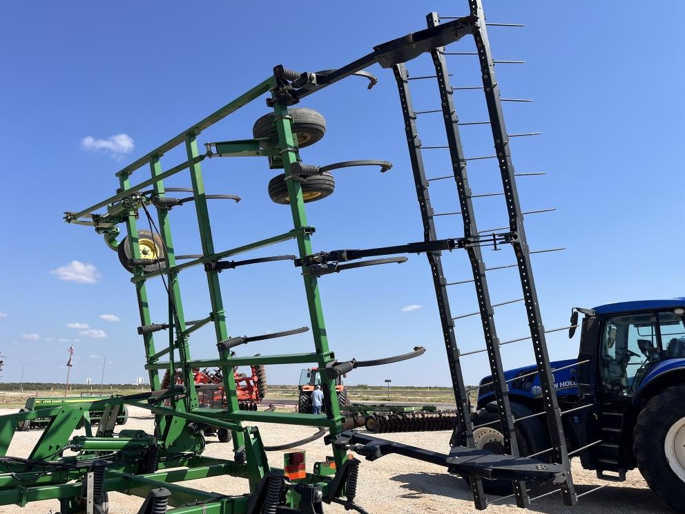 Image for 2011 John Deere 2410