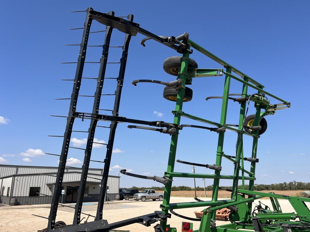 Image for 2011 John Deere 2410