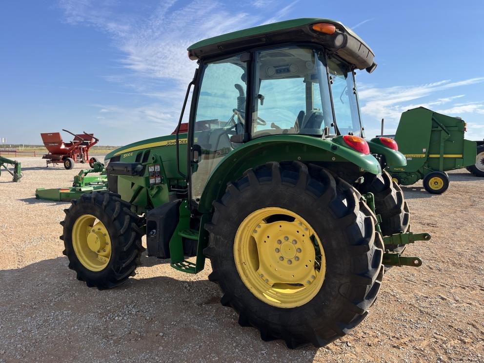 Image for 2017 John Deere 5100E