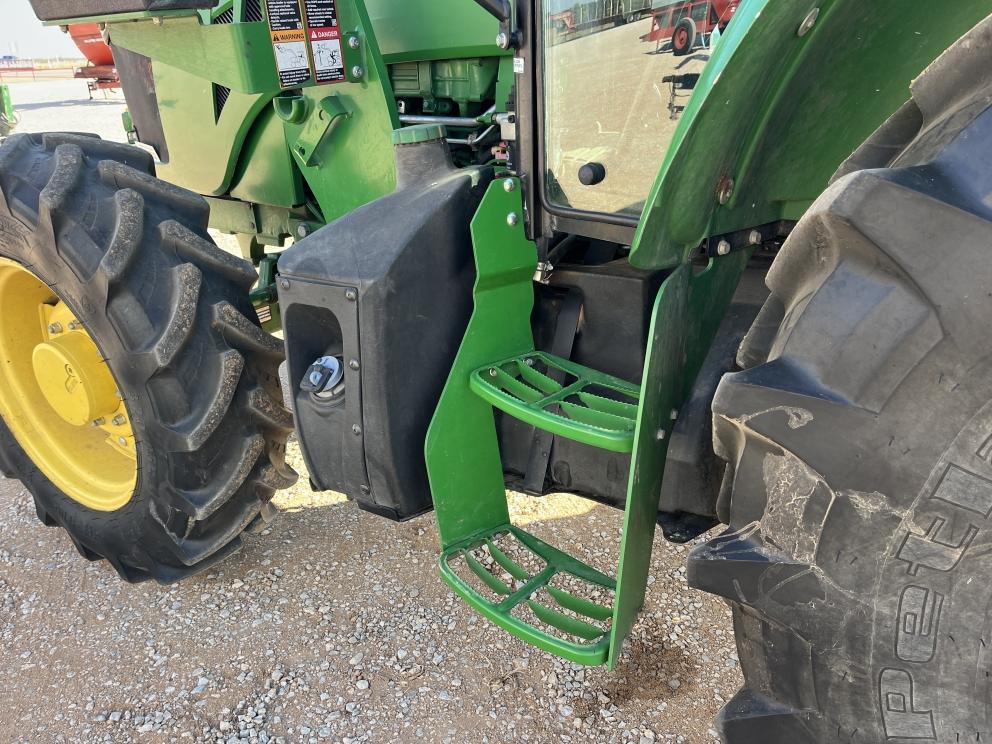 Image for 2017 John Deere 5100E