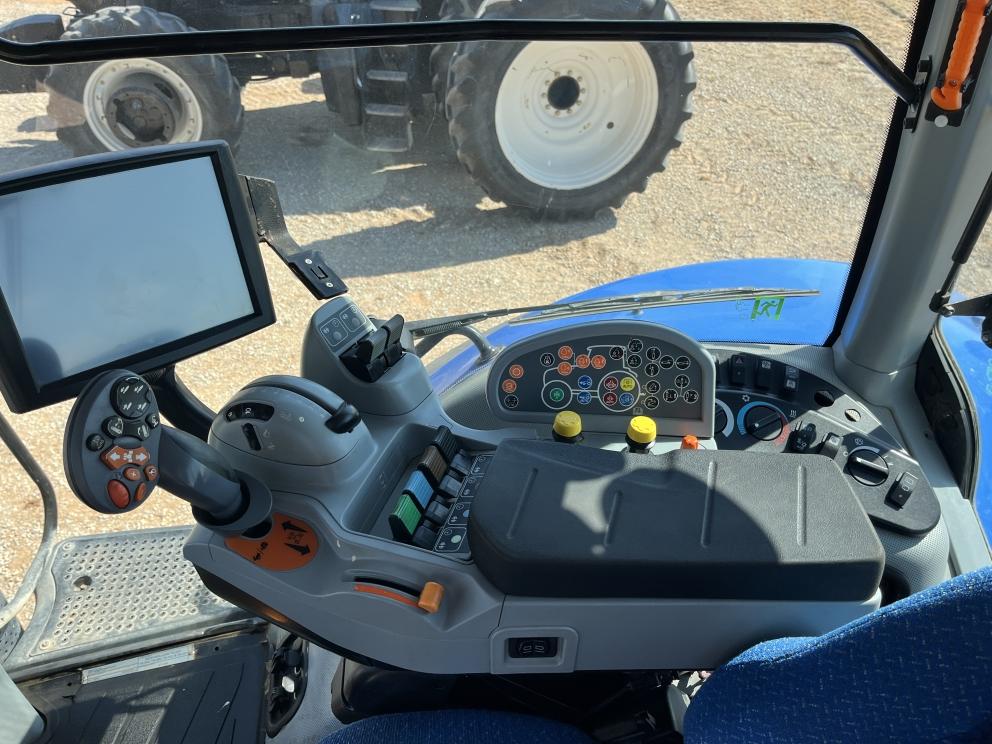 Image for 2018 New Holland T8.380