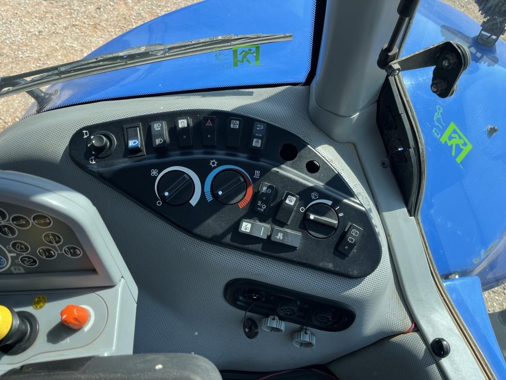 Image for 2018 New Holland T8.380