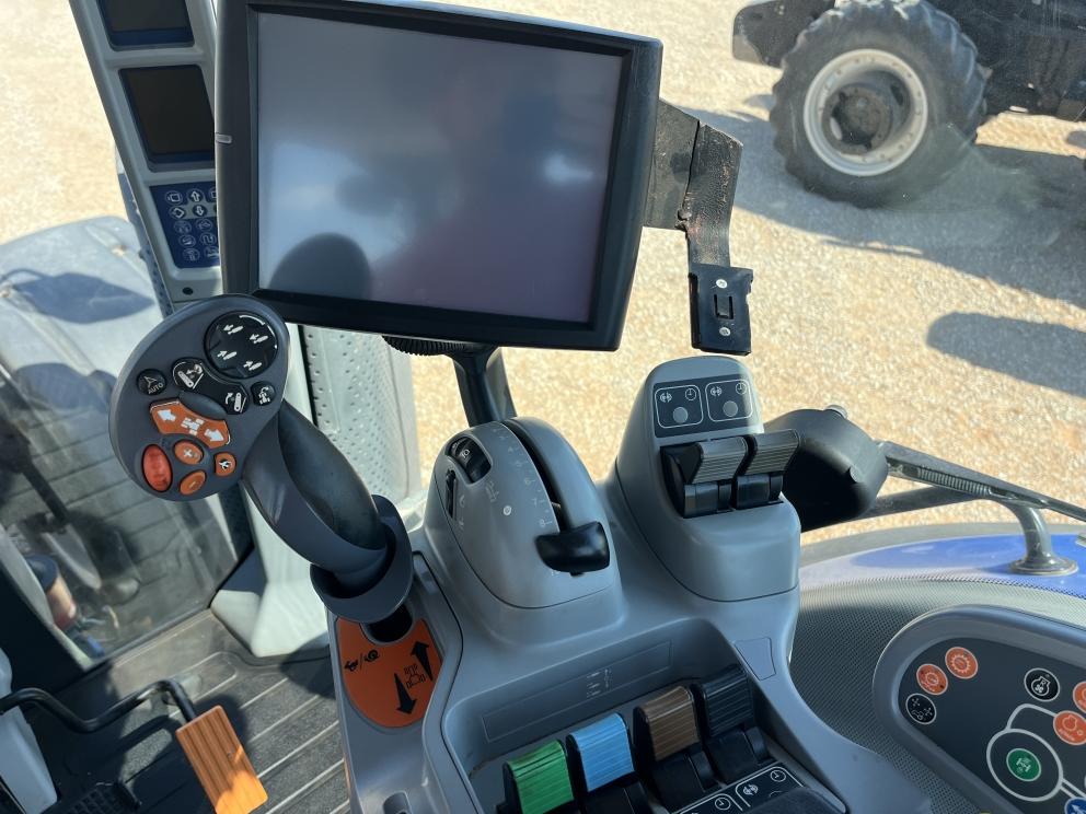 Image for 2018 New Holland T8.380