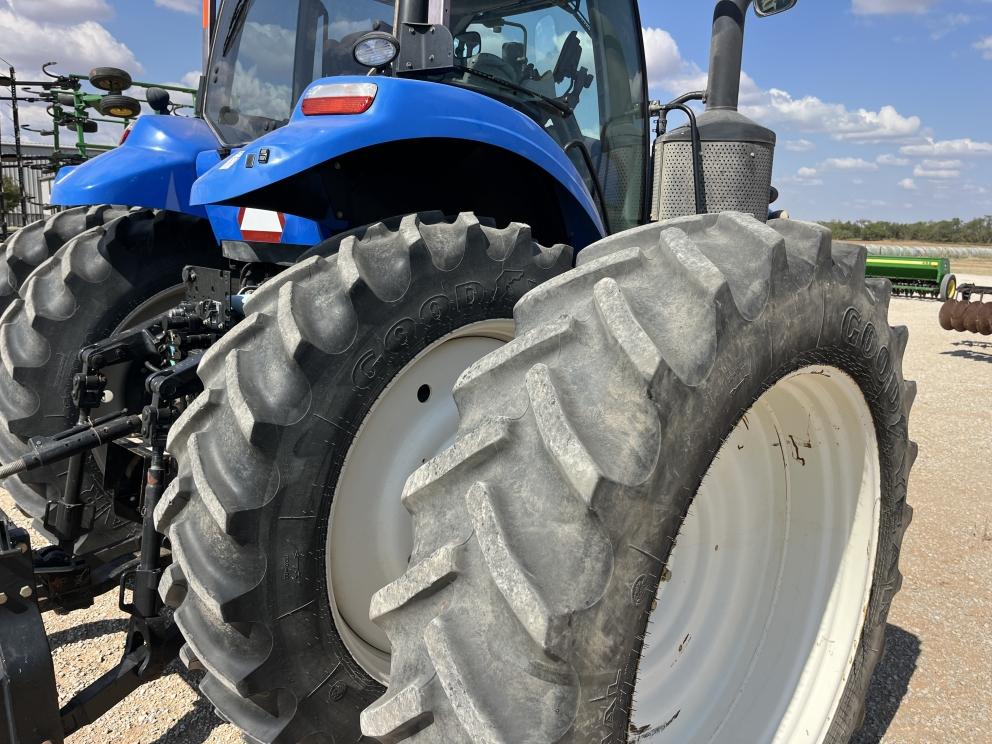 Image for 2015 New Holland T8.410