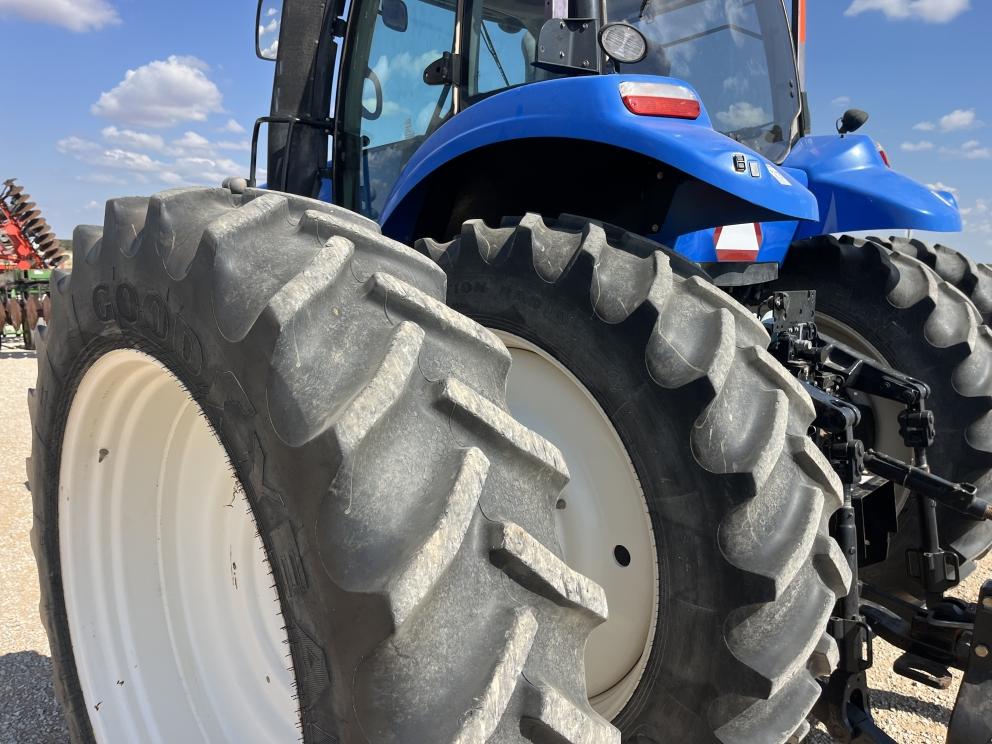 Image for 2015 New Holland T8.410