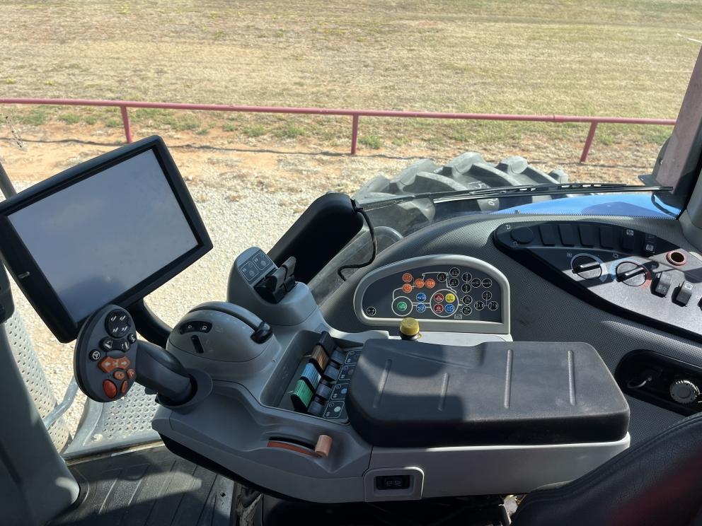 Image for 2015 New Holland T8.410