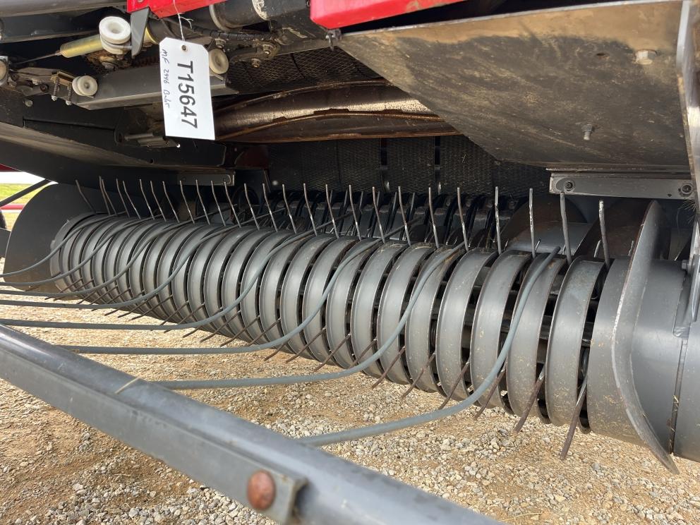 Image for 2017 Massey Ferguson 2946