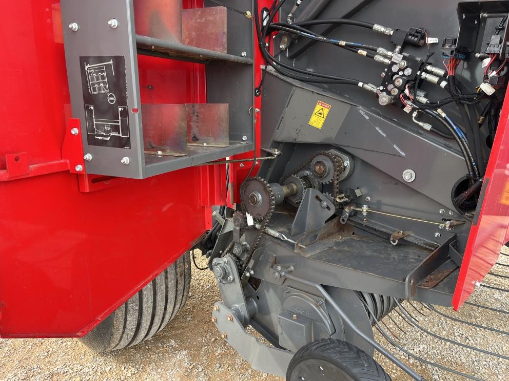 Image for 2017 Massey Ferguson 2946