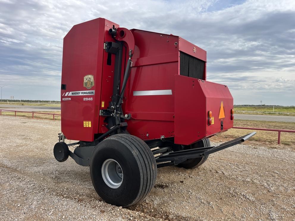 Image for 2017 Massey Ferguson 2946