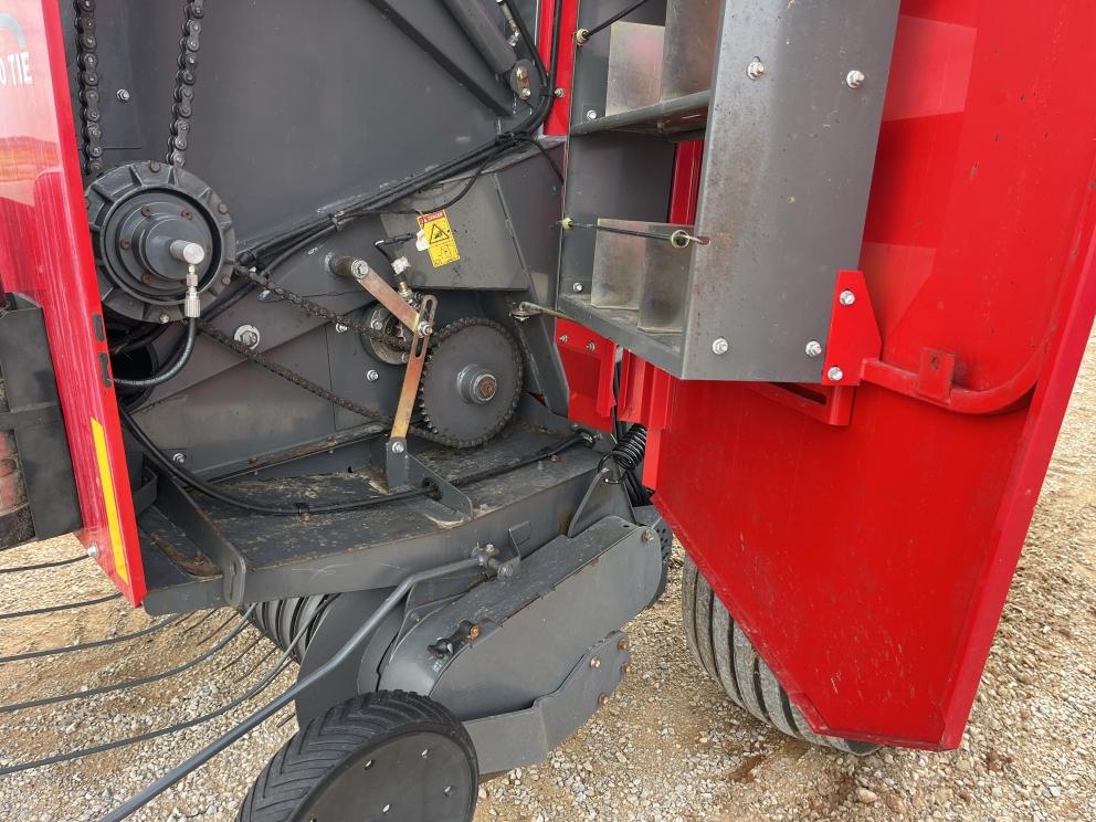 Image for 2017 Massey Ferguson 2946