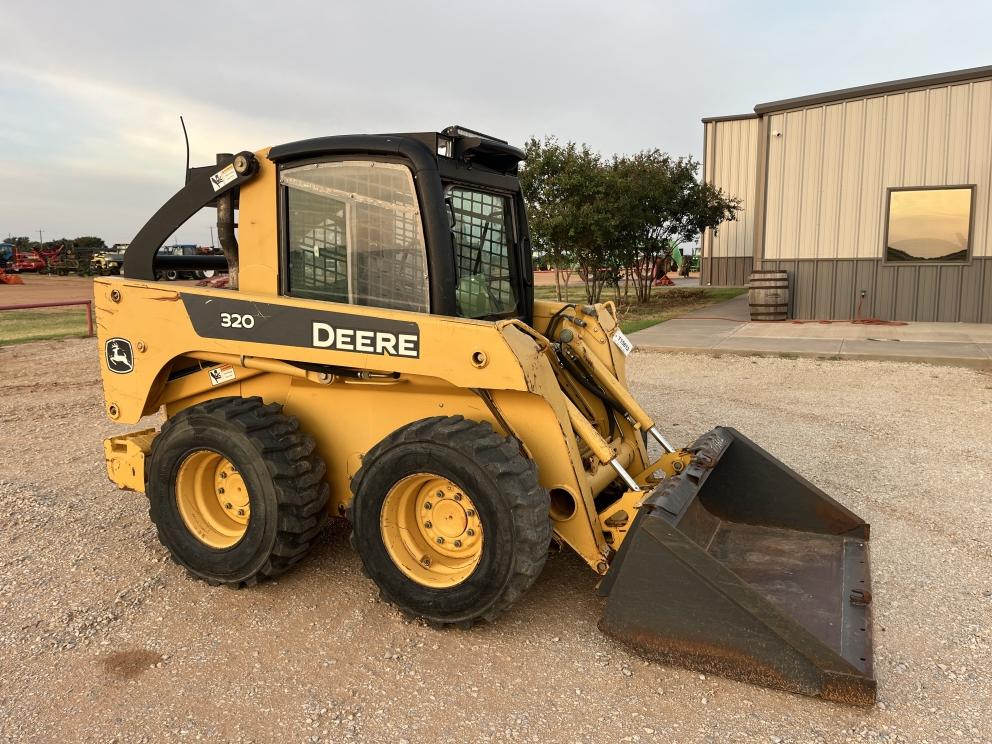 Image for 2006 John Deere 320
