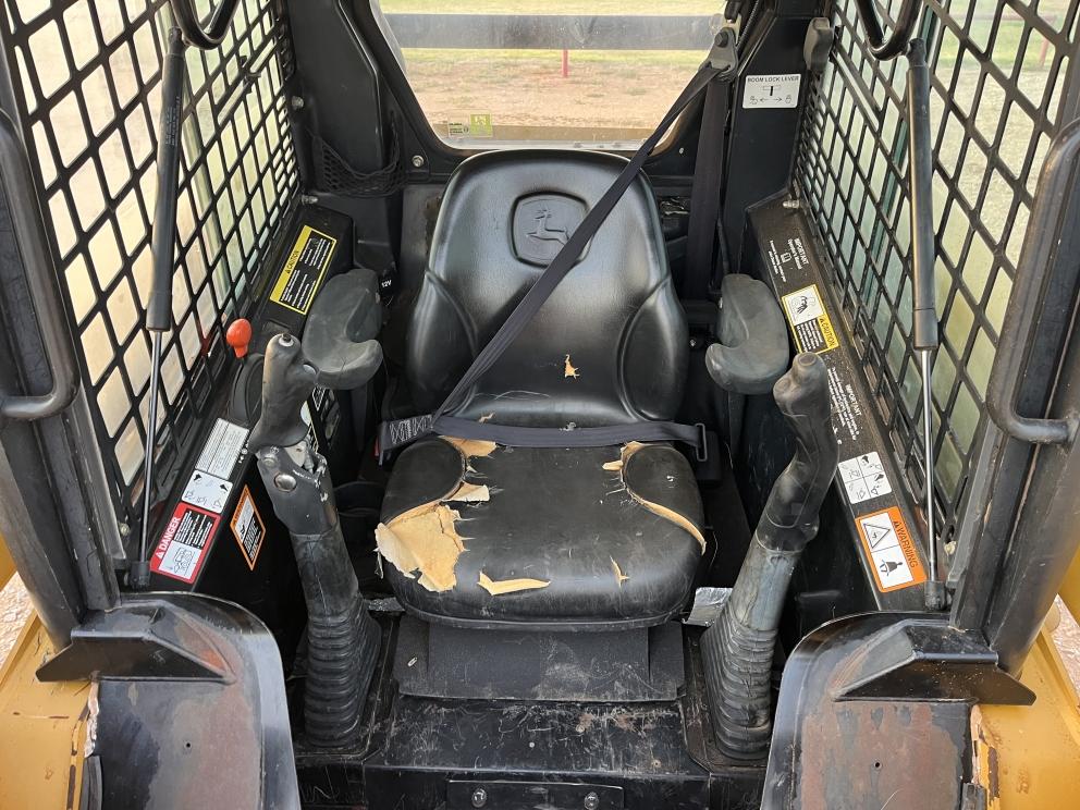 Image for 2006 John Deere 320