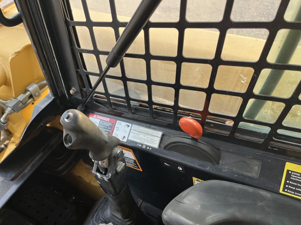 Image for 2006 John Deere 320