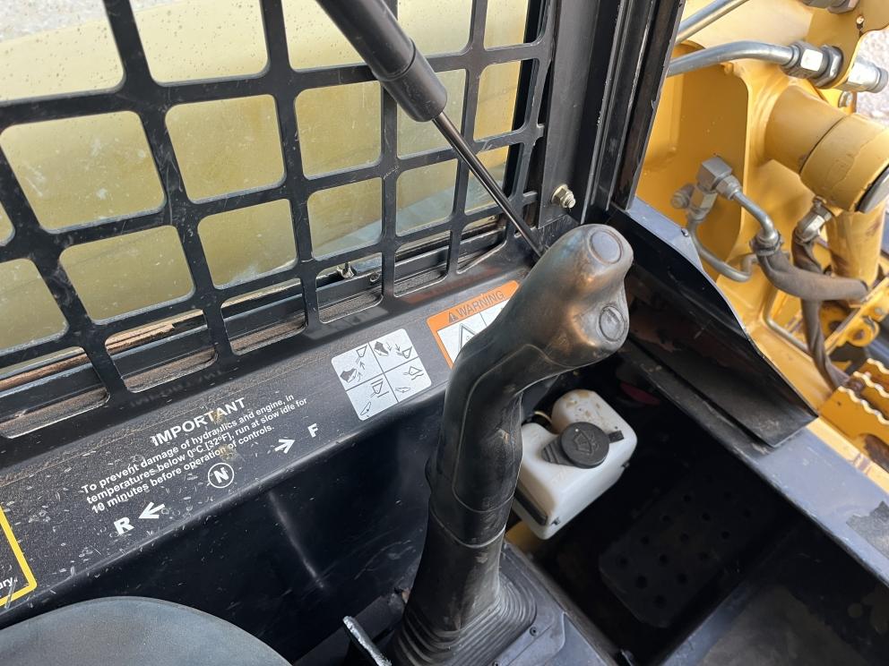 Image for 2006 John Deere 320