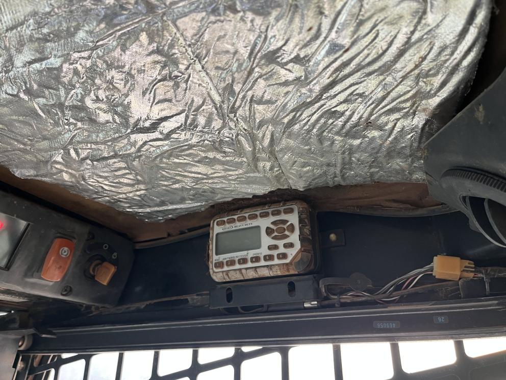 Image for 2006 John Deere 320