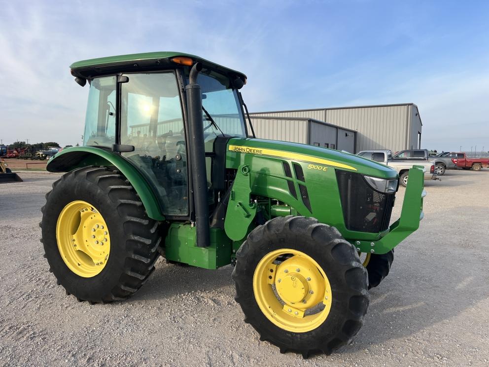 Image for 2018 John Deere 5100E