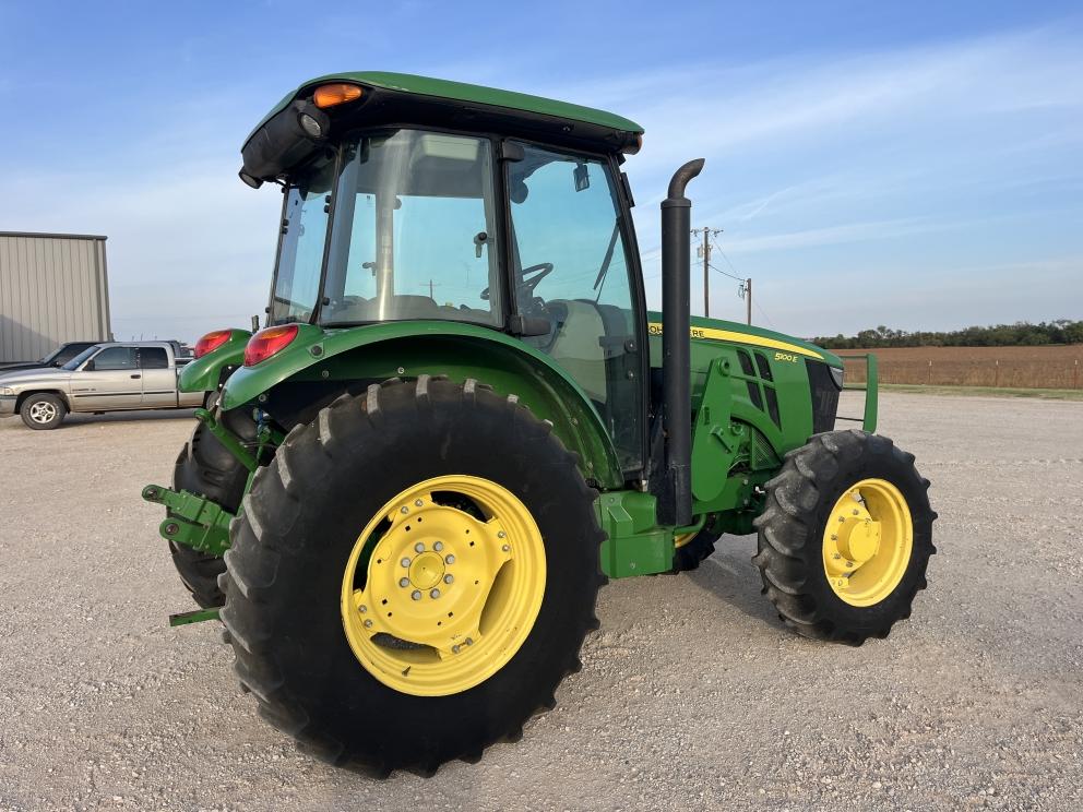 Image for 2018 John Deere 5100E