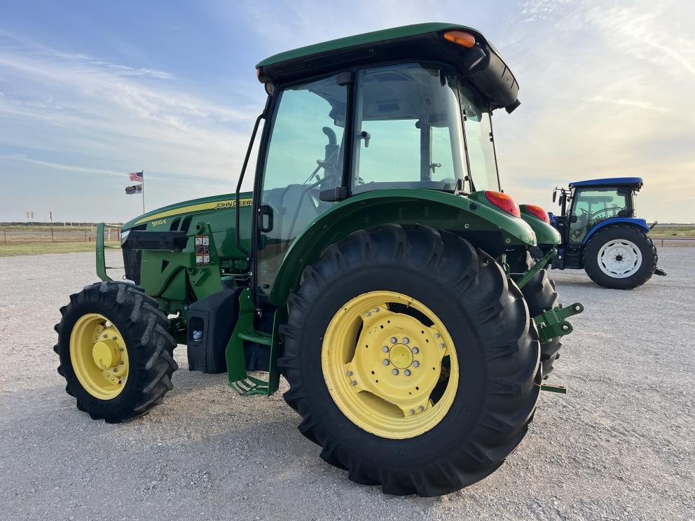Image for 2018 John Deere 5100E