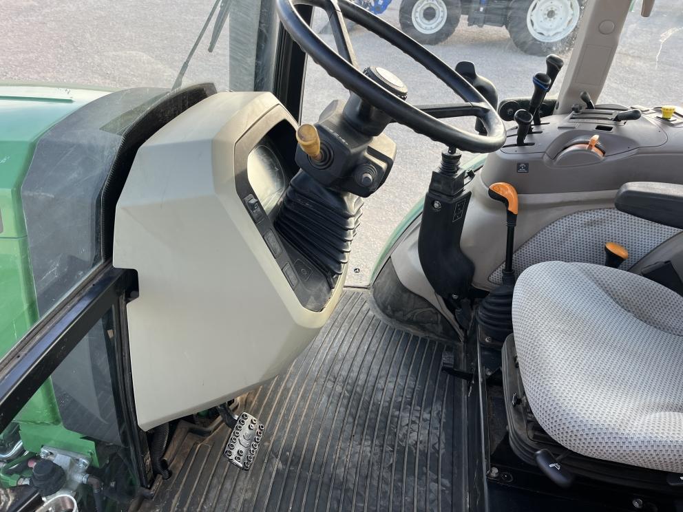 Image for 2018 John Deere 5100E