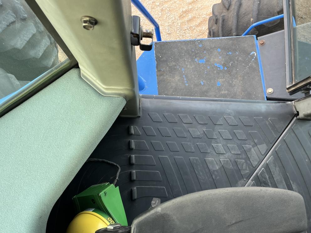 Image for 2001 New Holland 9484