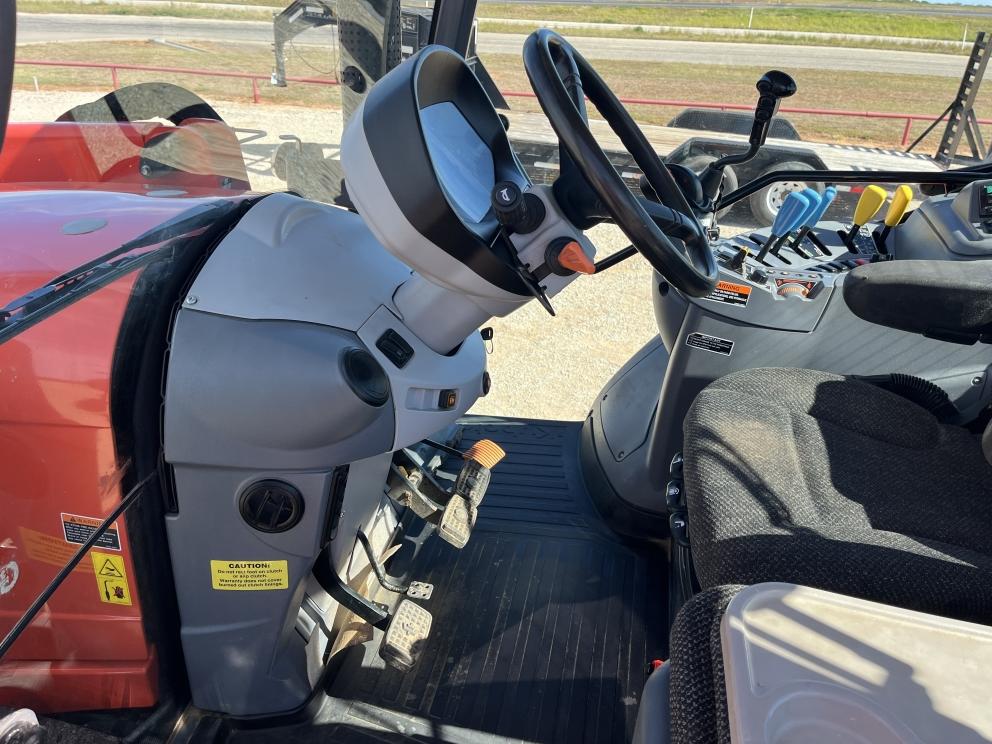 Image for 2019 Kubota M7-152 Deluxe