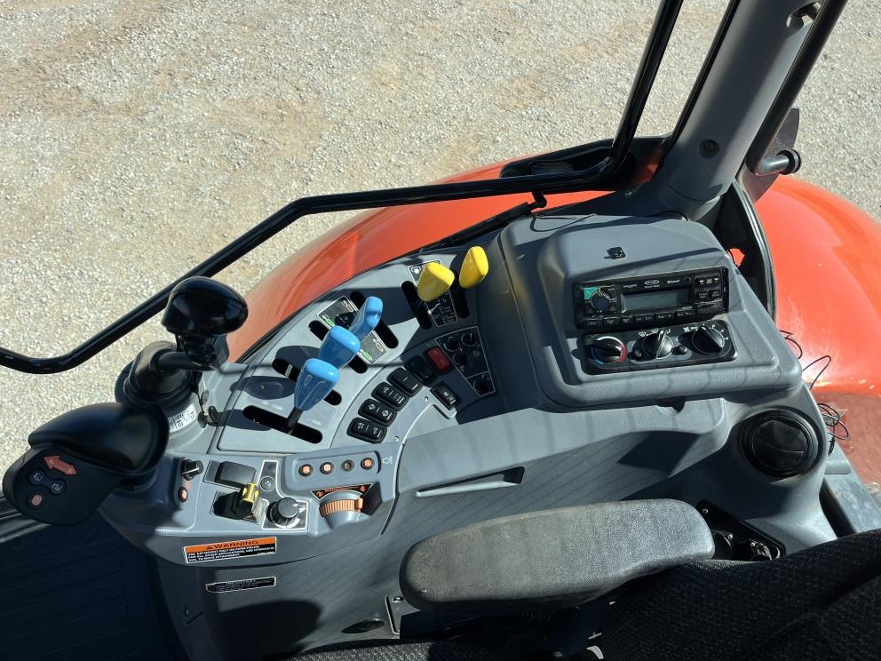 Image for 2019 Kubota M7-152 Deluxe