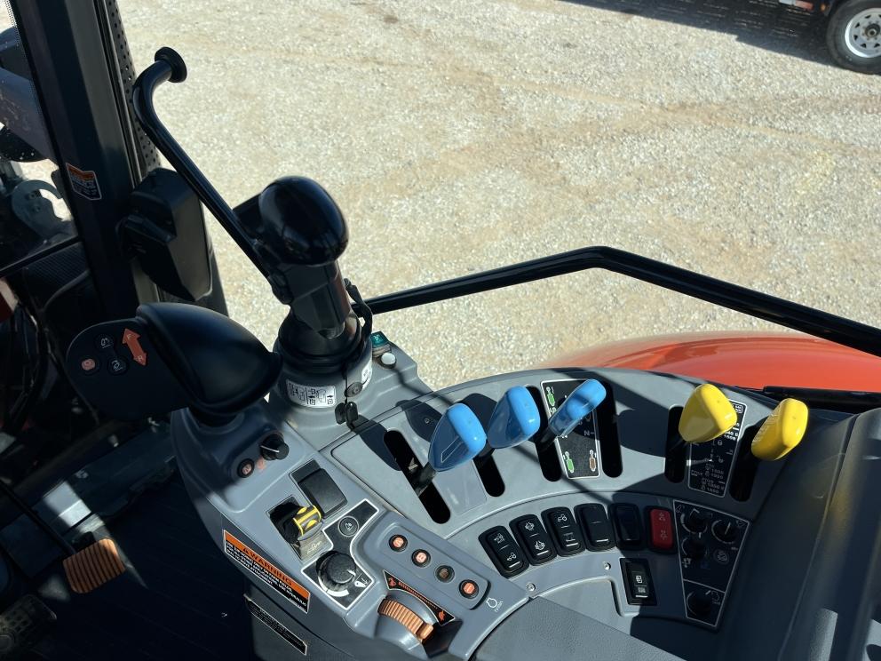 Image for 2019 Kubota M7-152 Deluxe