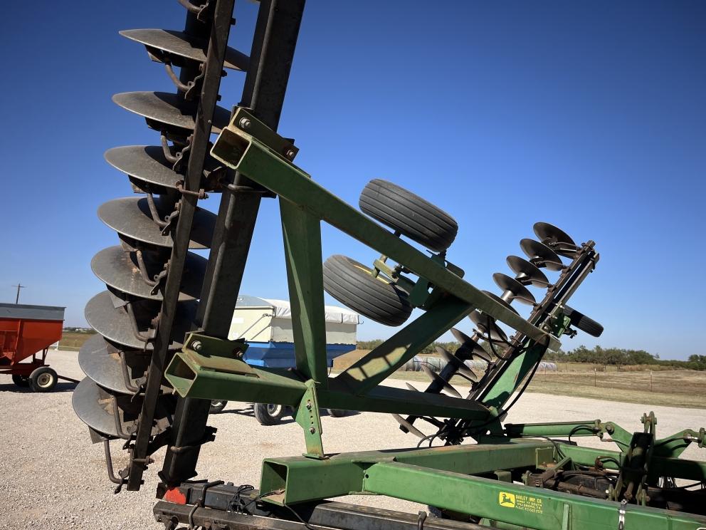 Image for 1996 John Deere 630