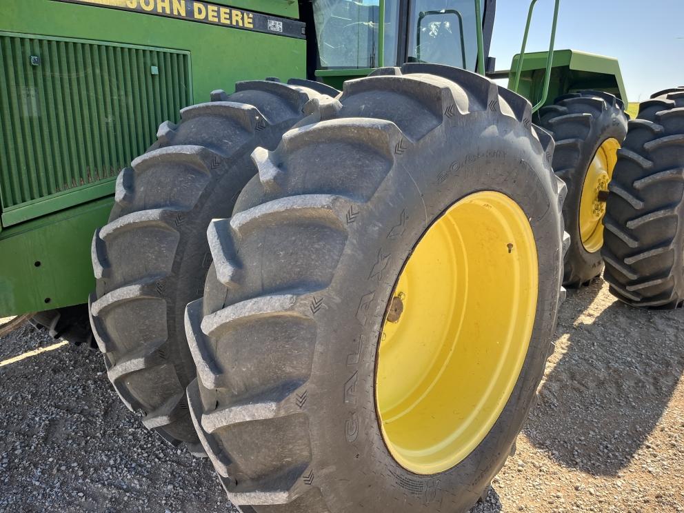 Image for 1990 John Deere 8760