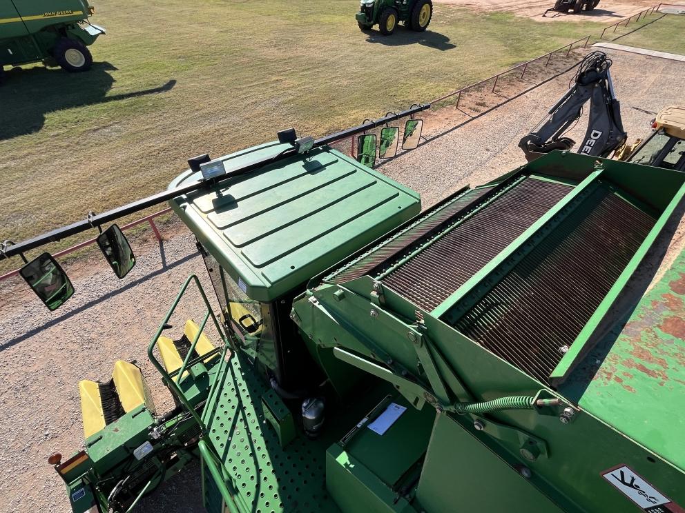 Image for 2004 John Deere 7460