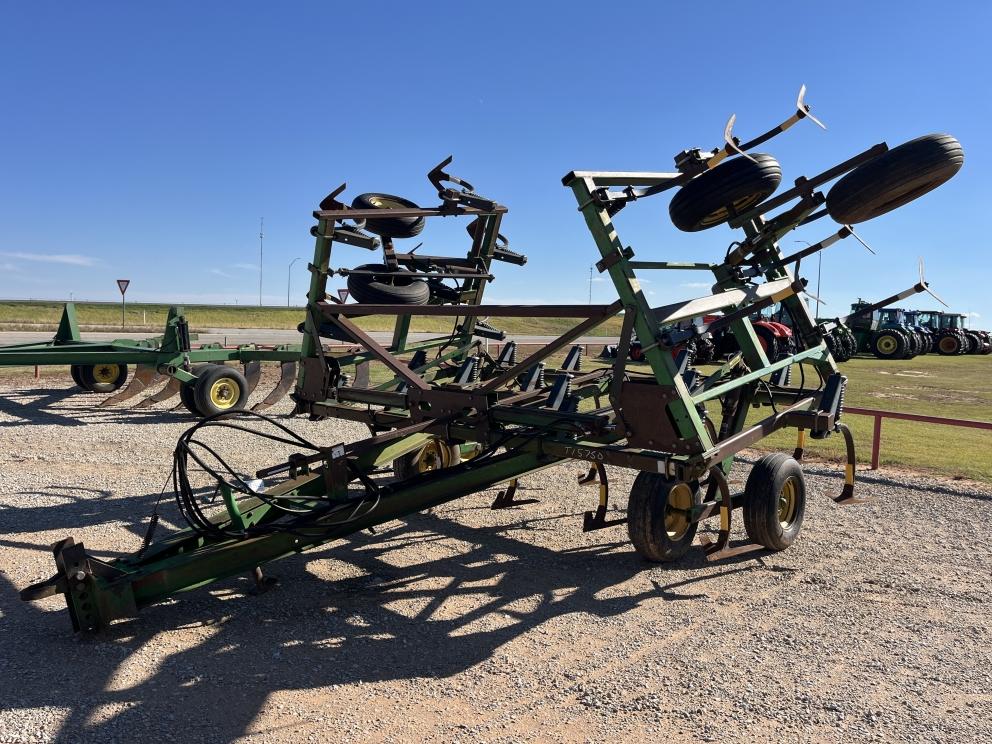 Image for 1990 John Deere 610