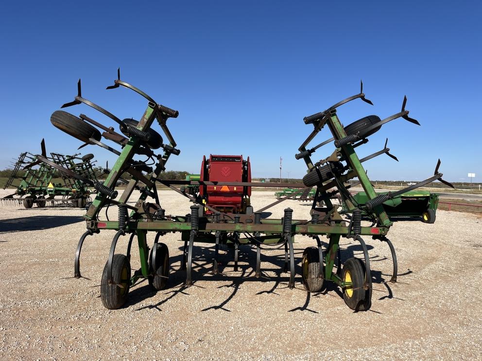 Image for 1990 John Deere 610