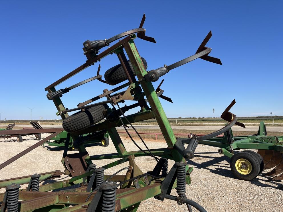 Image for 1990 John Deere 610