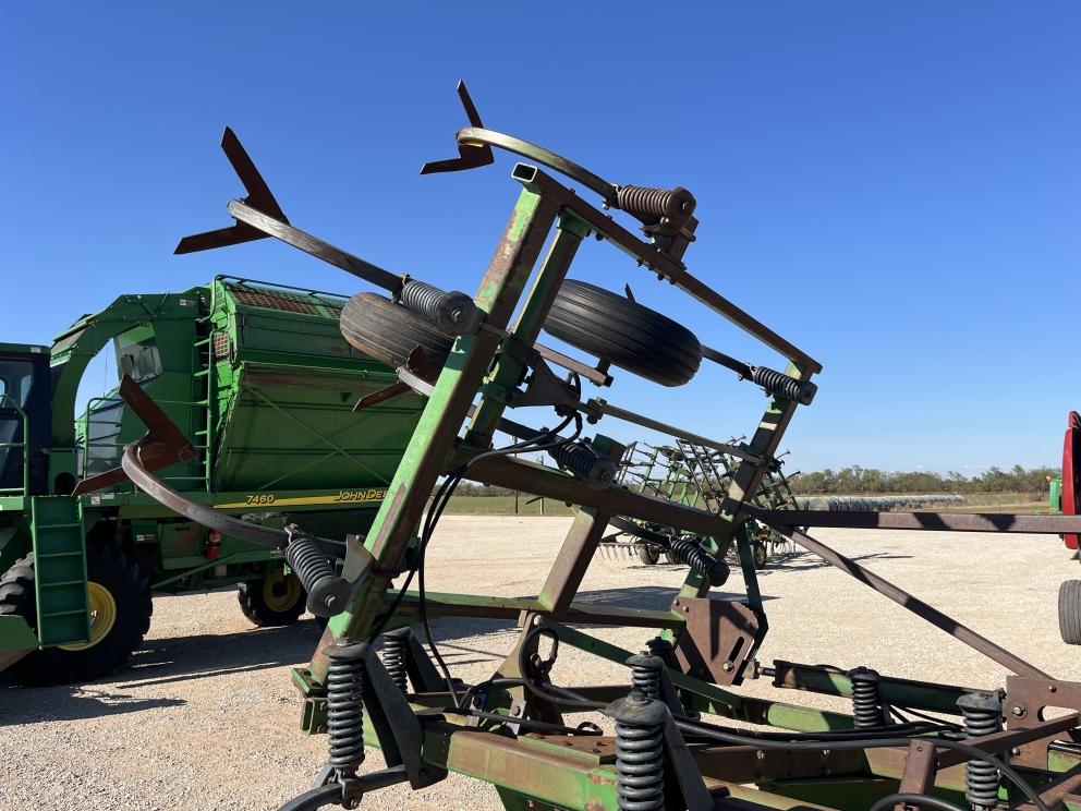 Image for 1990 John Deere 610