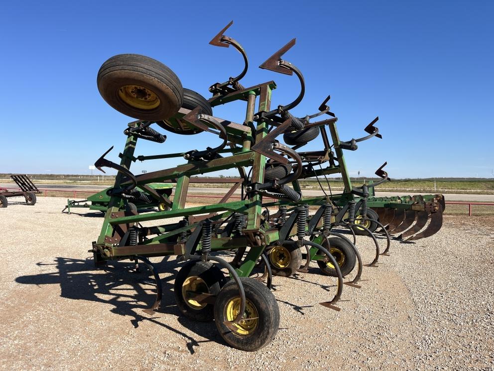 Image for 1990 John Deere 610