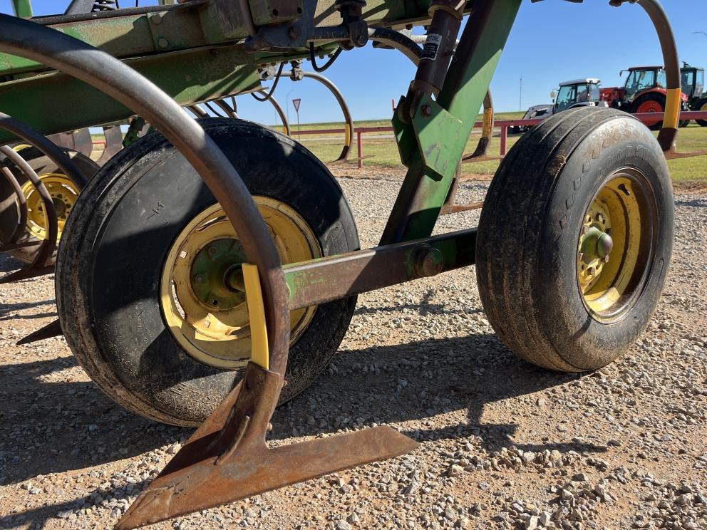 Image for 1990 John Deere 610