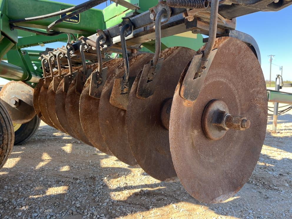 Image for 2004 John Deere 637