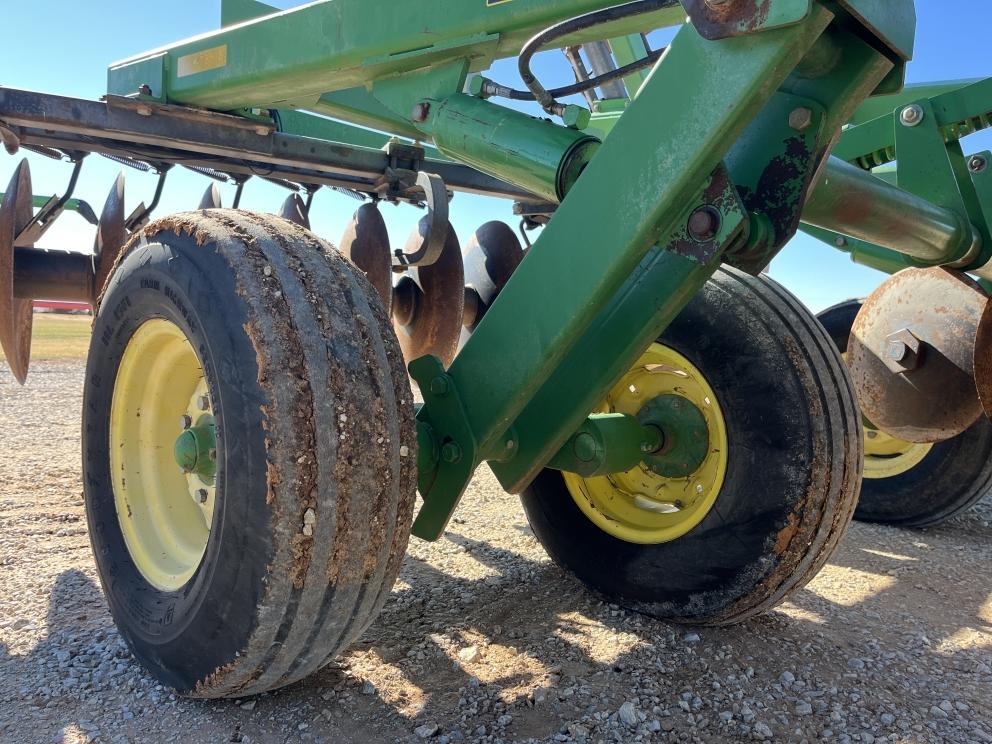 Image for 2004 John Deere 637