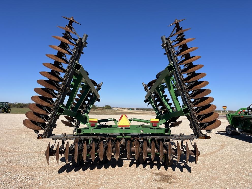 Image for 2004 John Deere 637