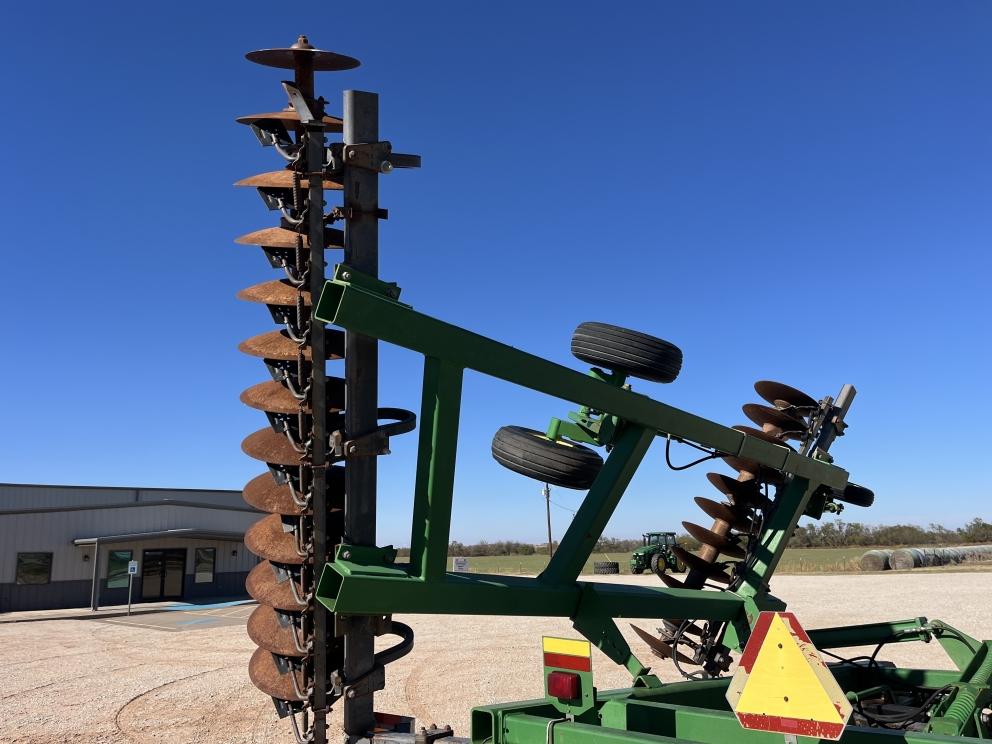 Image for 2004 John Deere 637