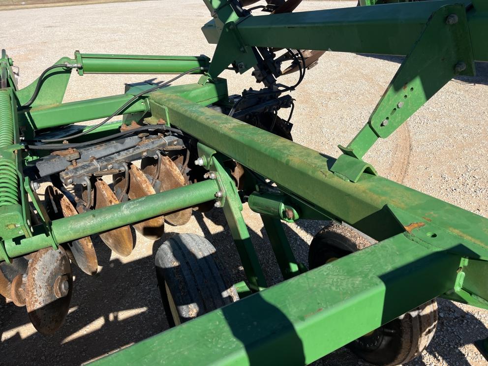 Image for 2004 John Deere 637