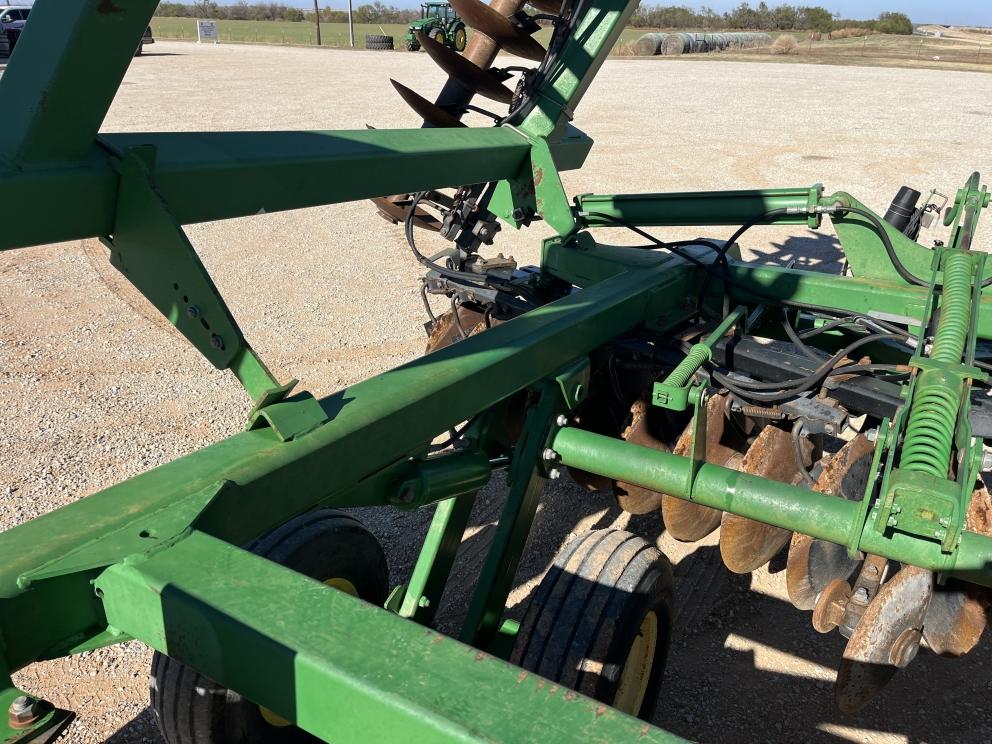 Image for 2004 John Deere 637